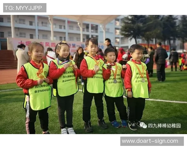 足球明星们的幼稚行为揭示了他们真实的一面与成长的挑战