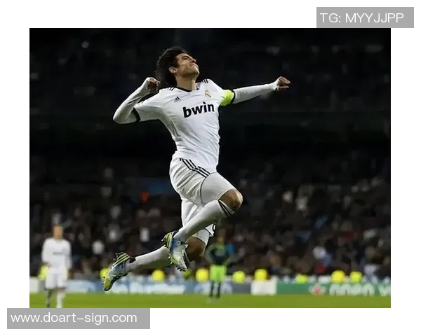 足球明星卡卡的独特戒指背后隐藏的故事与情感揭秘