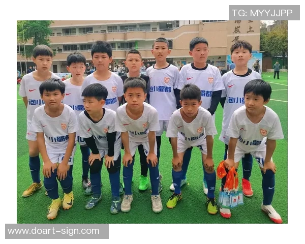 足球明星携手搭建帐篷挑战赛引发热潮精彩瞬间尽在视频中展现